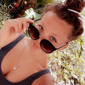 Meet your Posher, Halie